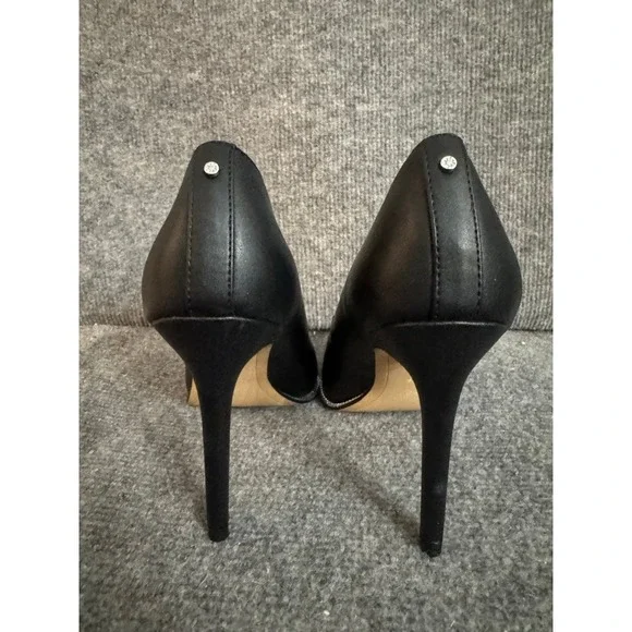 BCBGeneration Black Pointed Toe Pumps Silver Chain Trim Stiletto Heels Size 7.5 - Picture 5 of 9